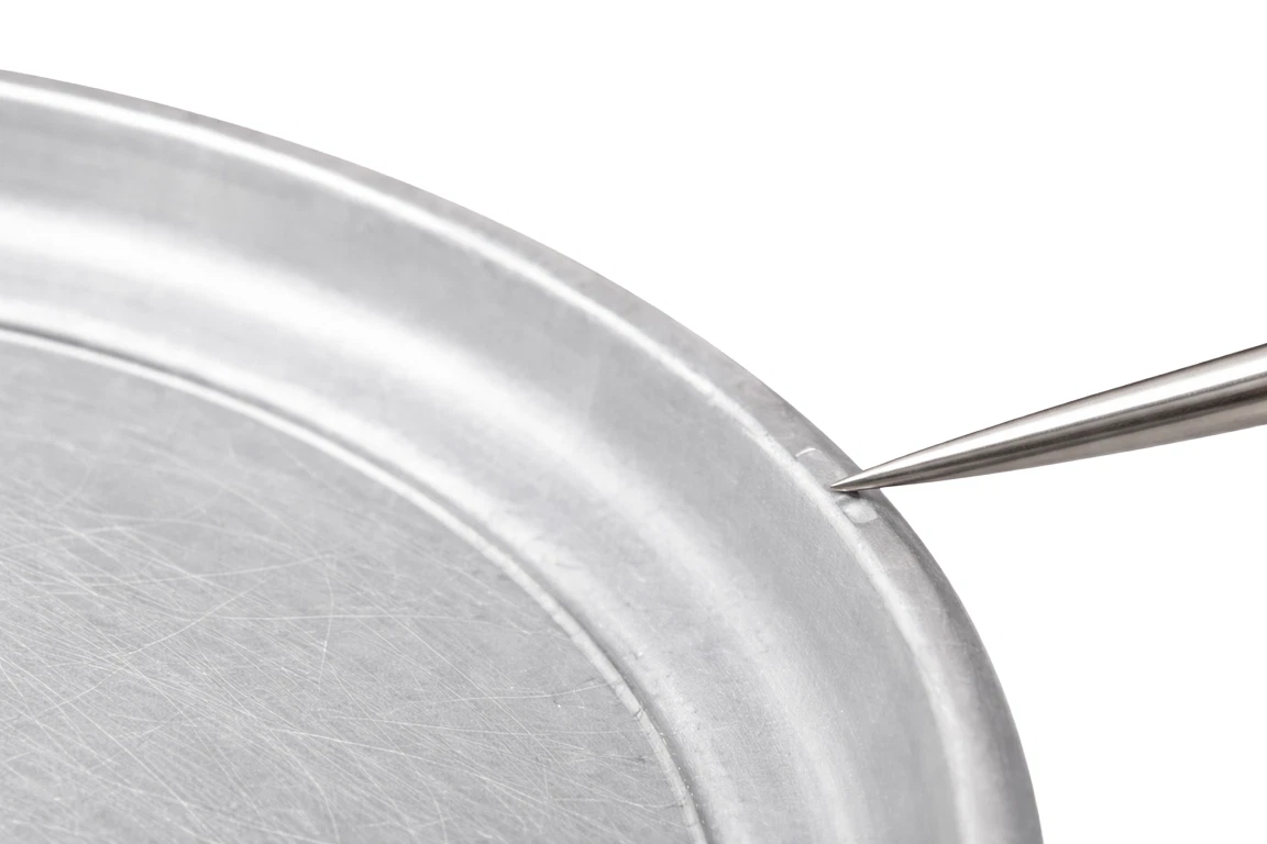 Winco APZT-14 14" Aluminum Pizza Pan 2-Pack Commercial Pizza Baking Tray - Image 3
